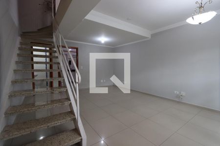 Sala de casa de condomínio para alugar com 3 quartos, 117m² em Vila Antonieta, São Paulo