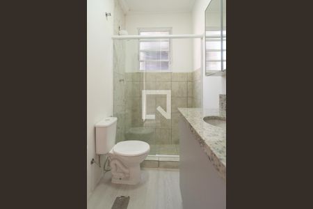 Banheiro de apartamento à venda com 1 quarto, 53m² em Medianeira, Porto Alegre