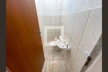 Banheiro de casa para alugar com 2 quartos, 46m² em Santa Luzia, Contagem