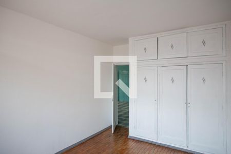 Quarto de casa à venda com 4 quartos, 280m² em Sagrada Família, Belo Horizonte