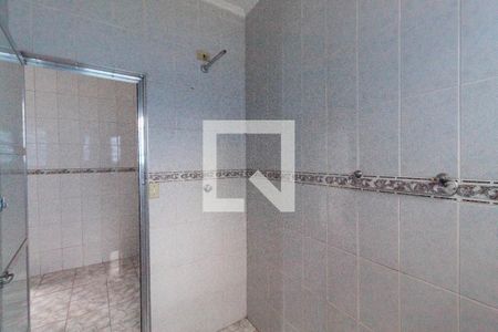 Banheiro de casa para alugar com 1 quarto, 27m² em Vila Marieta, São Paulo