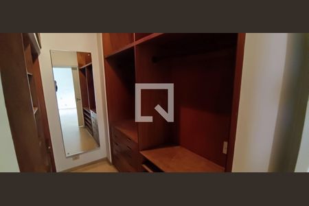 Closet Suíte Master de apartamento à venda com 4 quartos, 209m² em Jardim Vitoria Regia, São Paulo