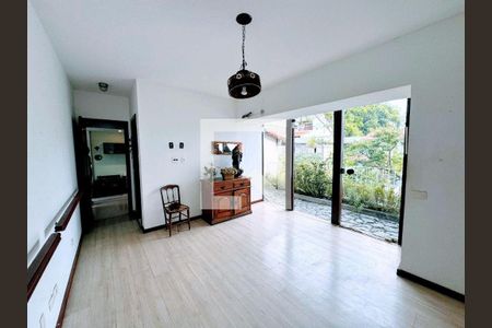 Casa à venda com 3 quartos, 217m² em São Francisco, Niterói