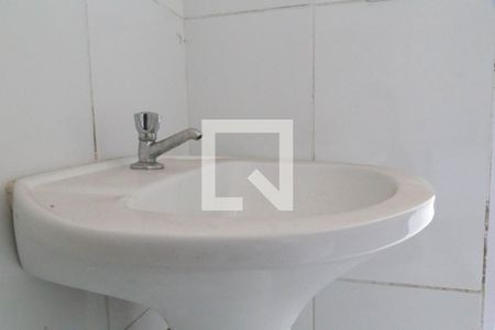 Banheiro de apartamento para alugar com 2 quartos, 50m² em Parque Continental Ii, Guarulhos