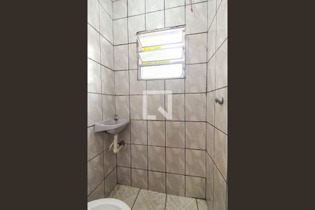 Banheiro de casa para alugar com 1 quarto, 30m² em Jardim Itapemirim, São Paulo