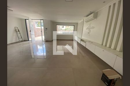 Sala de casa de condomínio para alugar com 6 quartos, 200m² em Vargem Grande, Rio de Janeiro