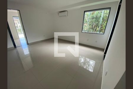 Quarto de casa de condomínio para alugar com 6 quartos, 200m² em Vargem Grande, Rio de Janeiro