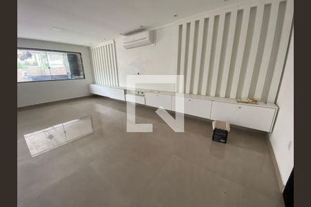 Sala de casa de condomínio para alugar com 6 quartos, 200m² em Vargem Grande, Rio de Janeiro