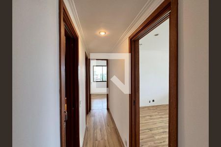 Corredor de apartamento à venda com 3 quartos, 360m² em Barra da Tijuca, Rio de Janeiro