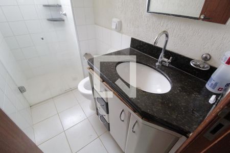 Banheiro de apartamento para alugar com 1 quarto, 42m² em Tibery, Uberlândia