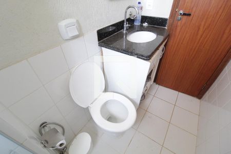 Banheiro de apartamento para alugar com 1 quarto, 42m² em Tibery, Uberlândia