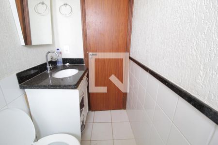 Banheiro de apartamento para alugar com 1 quarto, 42m² em Tibery, Uberlândia