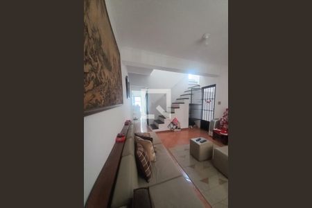 Casa à venda com 172m², 3 quartos e 2 vagasSala