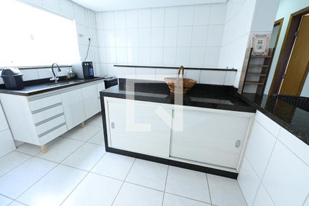 Cozinha de apartamento para alugar com 3 quartos, 82m² em Jardim Santo Antônio, Aparecida de Goiânia