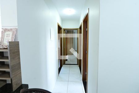 Corredor de apartamento para alugar com 3 quartos, 82m² em Jardim Santo Antônio, Aparecida de Goiânia