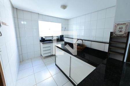 Cozinha de apartamento para alugar com 3 quartos, 82m² em Jardim Santo Antônio, Aparecida de Goiânia