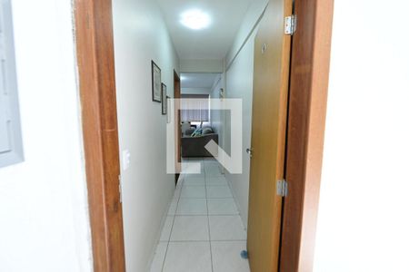 Corredor de apartamento para alugar com 3 quartos, 82m² em Jardim Santo Antônio, Aparecida de Goiânia