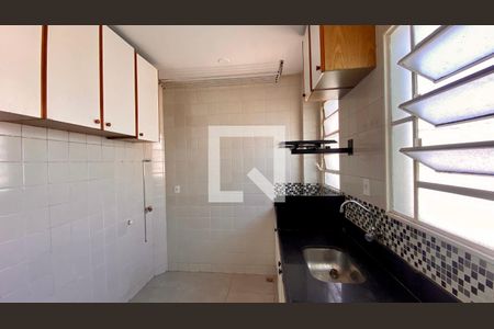 Cozinha de apartamento para alugar com 3 quartos, 50m² em Salgado Filho, Belo Horizonte