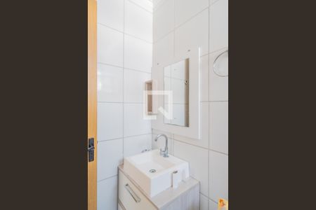 Banheiro de apartamento à venda com 2 quartos, 46m² em Vila São José, Porto Alegre