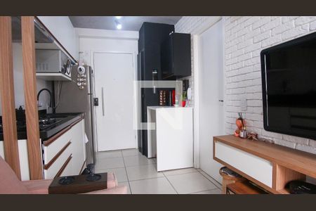 Sala/Cozinha de apartamento à venda com 1 quarto, 32m² em Vila Tolstoi, São Paulo