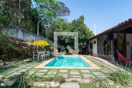 Casa à venda com 300m², 5 quartos e 3 vagas Casa à venda com 300m², 5 quartos e 3 vagasQuintal