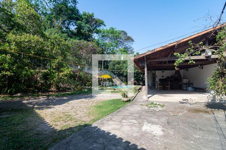 Casa à venda com 300m², 5 quartos e 3 vagas Casa à venda com 300m², 5 quartos e 3 vagasQuintal