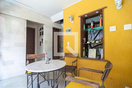 Casa à venda com 300m², 5 quartos e 3 vagas Casa à venda com 300m², 5 quartos e 3 vagasÁrea Externa