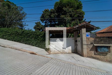 Casa à venda com 300m², 5 quartos e 3 vagas Casa à venda com 300m², 5 quartos e 3 vagasFachada