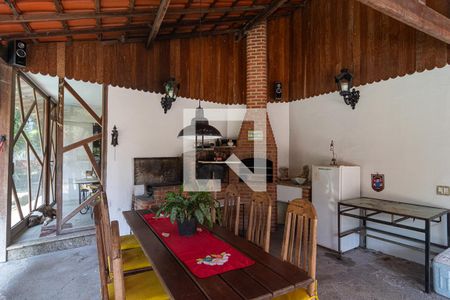 Casa à venda com 300m², 5 quartos e 3 vagas Casa à venda com 300m², 5 quartos e 3 vagasQuintal