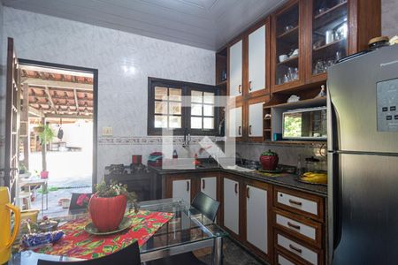 Casa à venda com 300m², 5 quartos e 3 vagas Casa à venda com 300m², 5 quartos e 3 vagasCozinha