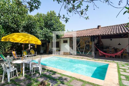 Casa à venda com 300m², 5 quartos e 3 vagas Casa à venda com 300m², 5 quartos e 3 vagasQuintal