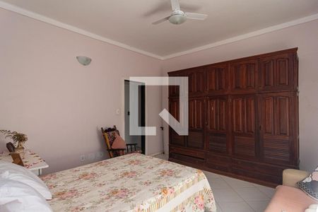 Casa à venda com 300m², 5 quartos e 3 vagas Casa à venda com 300m², 5 quartos e 3 vagasSuíte 2