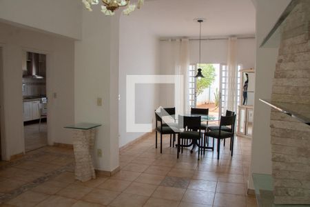 SALA de casa de condomínio à venda com 4 quartos, 190m² em Vila Modesto Fernandes, Campinas