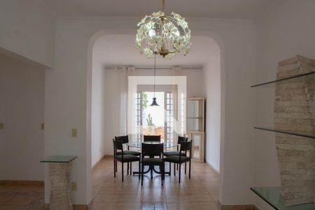 SALA de casa de condomínio à venda com 4 quartos, 190m² em Vila Modesto Fernandes, Campinas