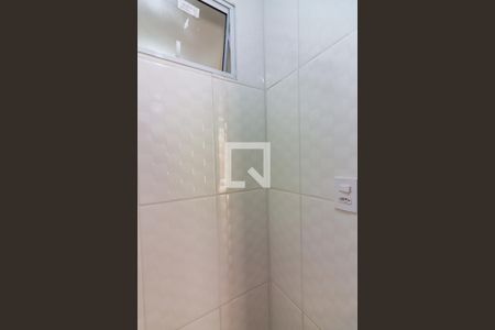 Banheiro de Serviço  de casa à venda com 3 quartos, 200m² em Bela Vista, Osasco