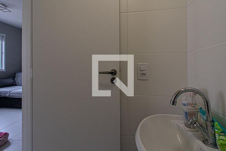 banheiro social_4 de apartamento à venda com 2 quartos, 38m² em Parque Fongaro, São Paulo