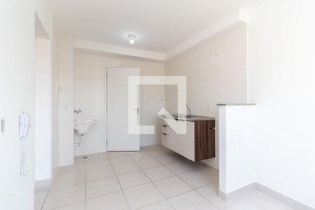 Sala/Cozinha de apartamento para alugar com 2 quartos, 40m² em Vila Carmosina, São Paulo