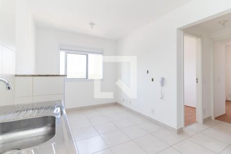 Sala/Cozinha de apartamento para alugar com 2 quartos, 40m² em Vila Carmosina, São Paulo