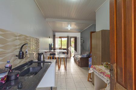 Cozinha de casa para alugar com 2 quartos, 44m² em Guajuviras, Canoas