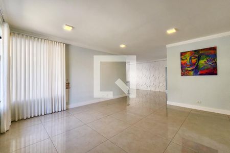 Sala 1 de casa de condomínio para alugar com 3 quartos, 380m² em Vila Zezé, Jacareí