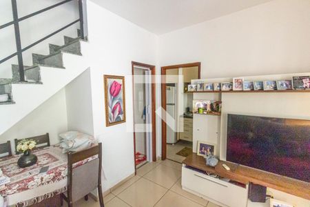 Sala de casa para alugar com 2 quartos, 65m² em Irajá, Rio de Janeiro