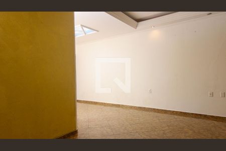 Sala de casa para alugar com 4 quartos, 240m² em Vila Divina Pastora, São Paulo