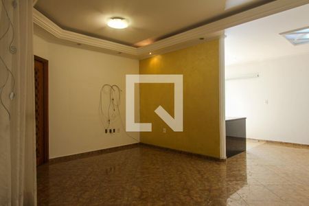 Sala de casa para alugar com 4 quartos, 240m² em Vila Divina Pastora, São Paulo