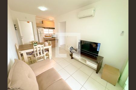 Sala de TV de apartamento para alugar com 1 quarto, 44m² em Canasvieiras, Florianópolis