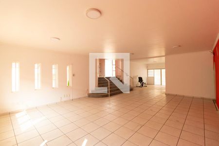 Salas de casa para alugar com 4 quartos, 295m² em Jardim Itamarati, Campinas