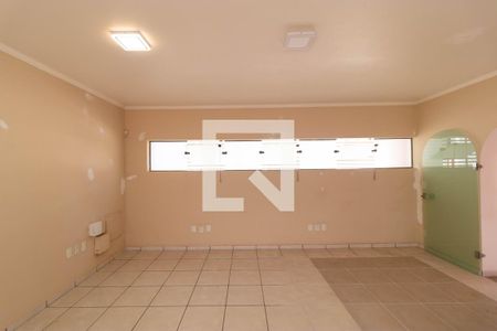 Sala 01 de casa para alugar com 4 quartos, 295m² em Jardim Itamarati, Campinas