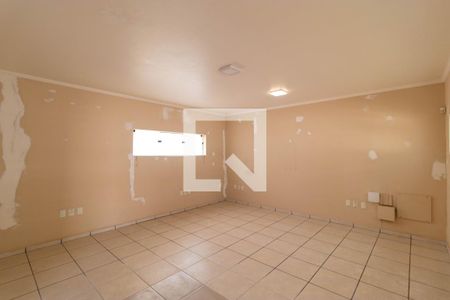 Sala 01 de casa para alugar com 4 quartos, 295m² em Jardim Itamarati, Campinas