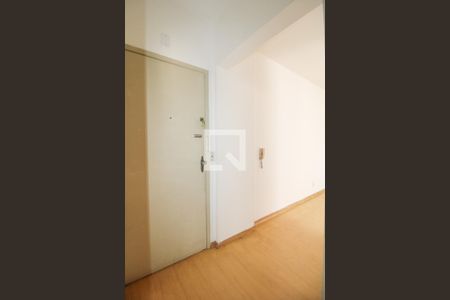 Corredor  de apartamento à venda com 1 quarto, 55m² em Vila Itapura, Campinas