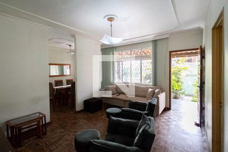 Sala de casa à venda com 4 quartos, 220m² em Copacabana, Belo Horizonte