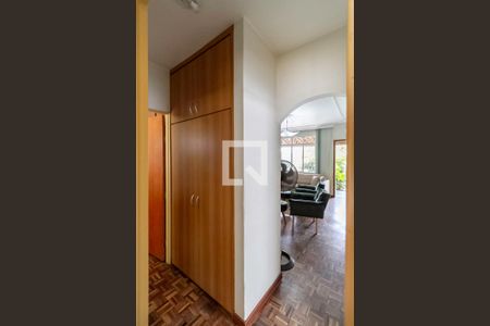 Corredor de casa à venda com 4 quartos, 220m² em Copacabana, Belo Horizonte